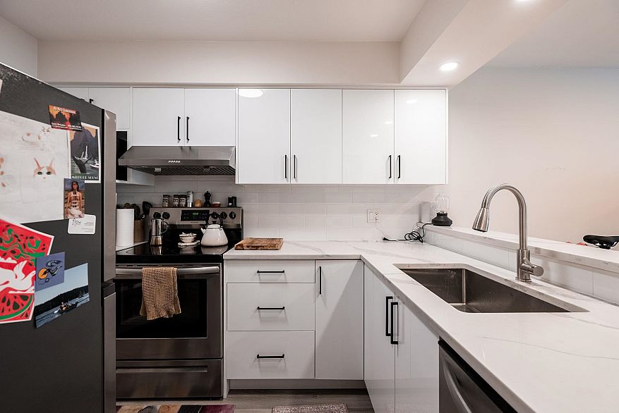 203 1615 Frances Street