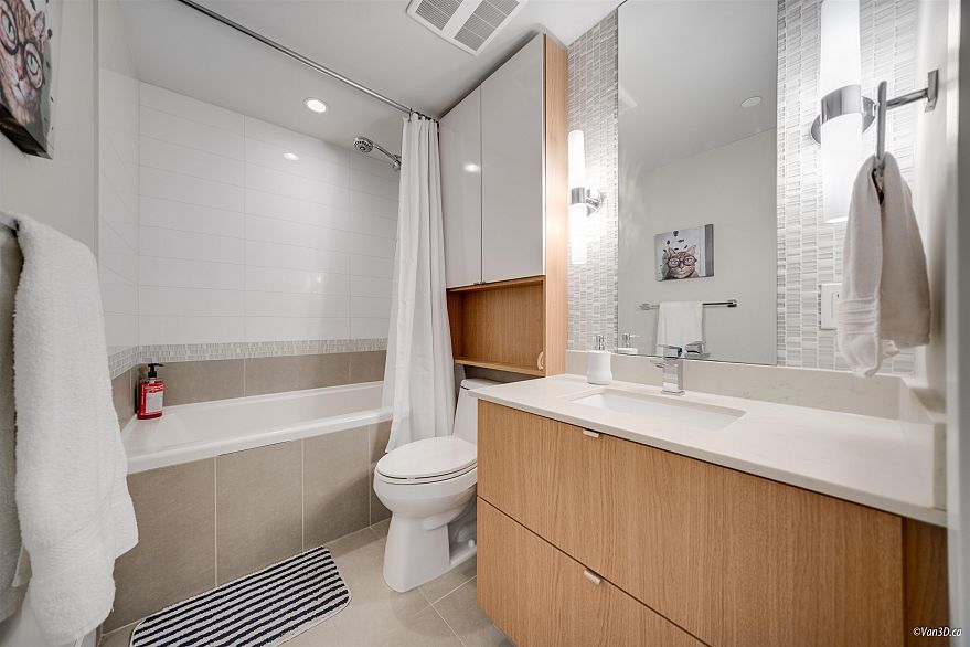 725 159 W 2nd Avenue