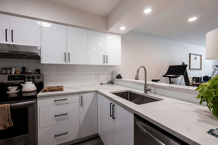 203 1615 Frances Street