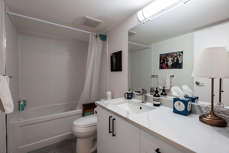 203 1615 Frances Street