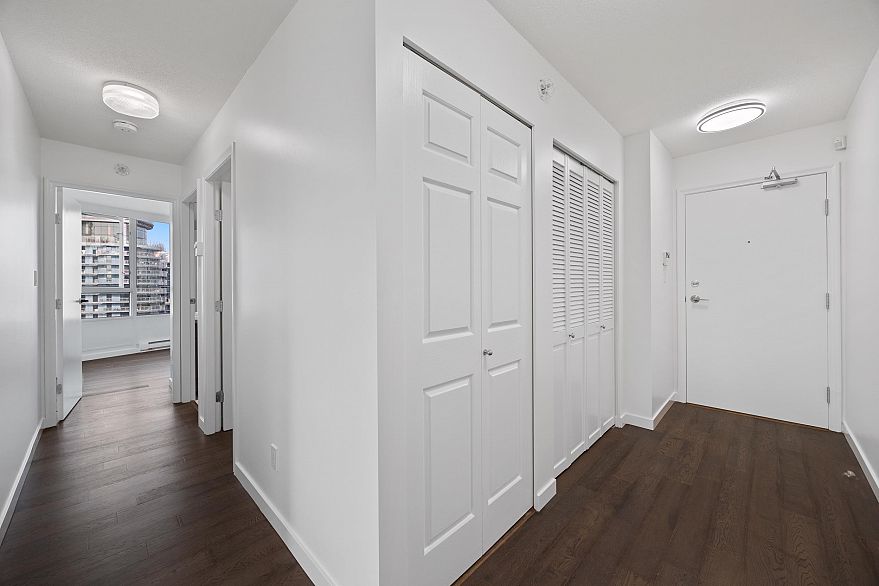 1901 1033 Marinaside Crescent