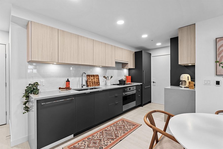 310 2419 Grant Street