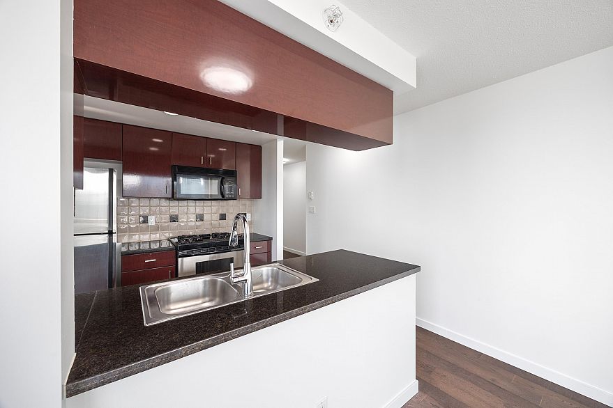 1901 1033 Marinaside Crescent