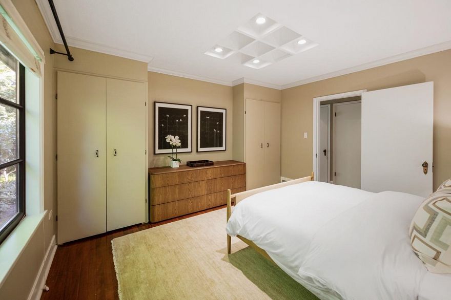 2533 Wallace Crescent