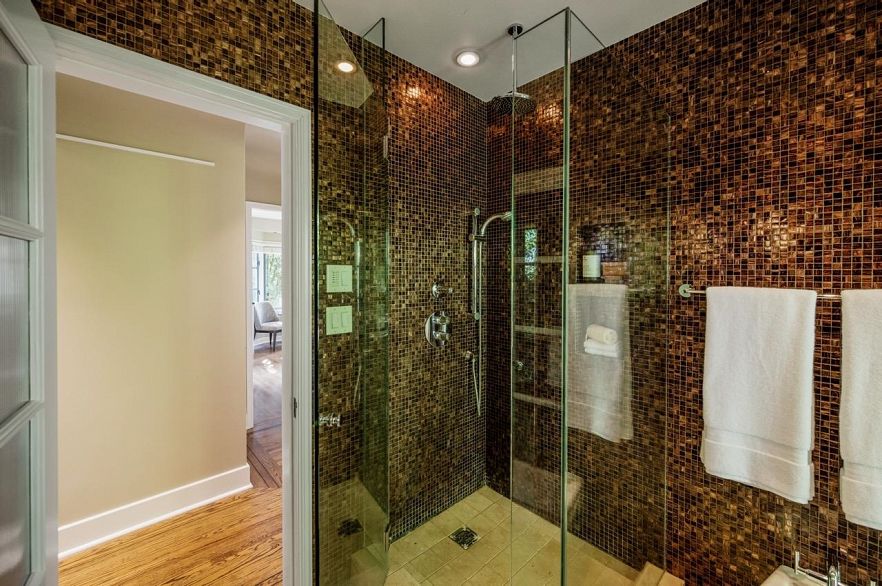 2533 Wallace Crescent