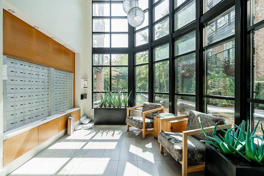 207 5928 Birney Avenue