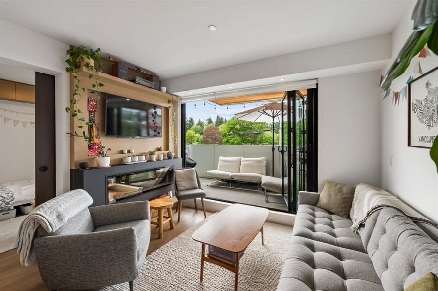 201 5089 Quebec Street