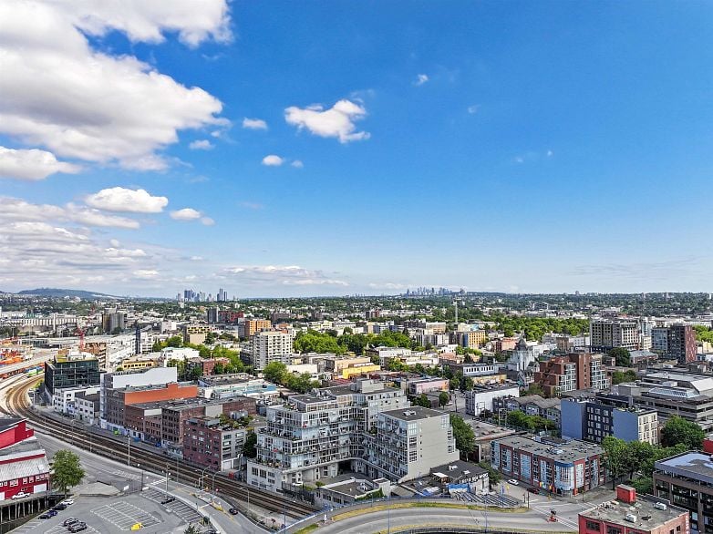 605 289 Alexander Street