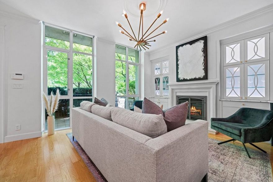 471 Beach Crescent