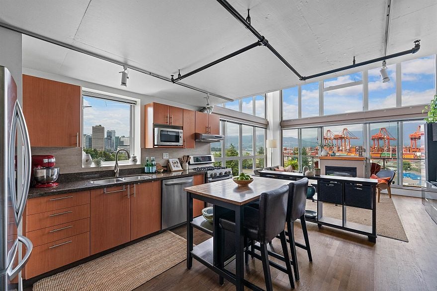 605 289 Alexander Street