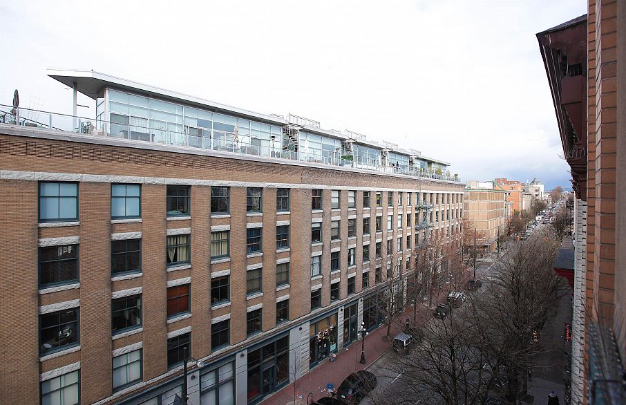 511 22 E Cordova Street