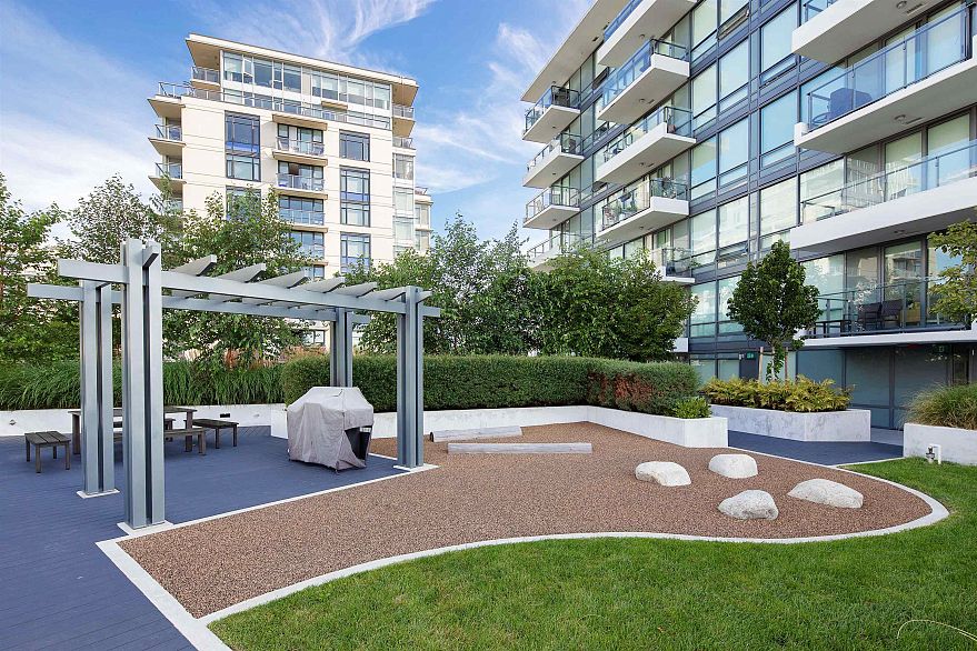 725 159 W 2nd Avenue