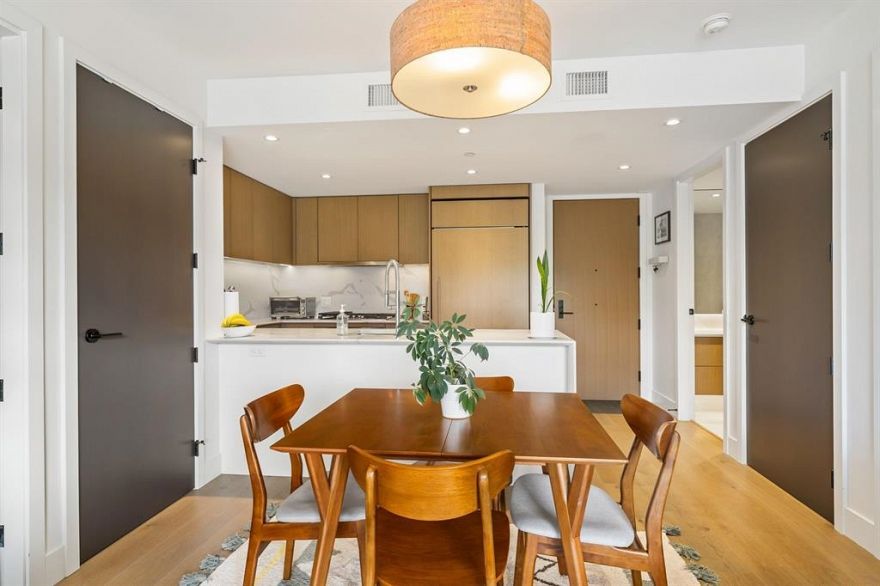 201 5089 Quebec Street