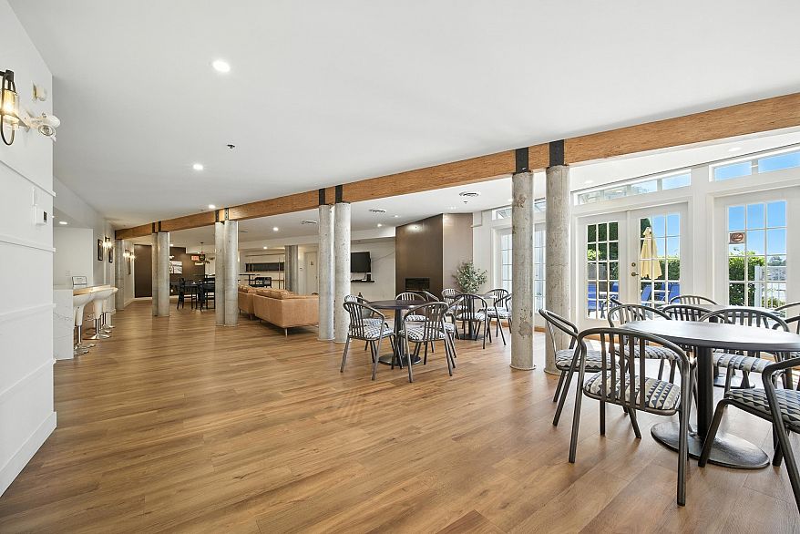 409 1820 E Kent Ave South Avenue