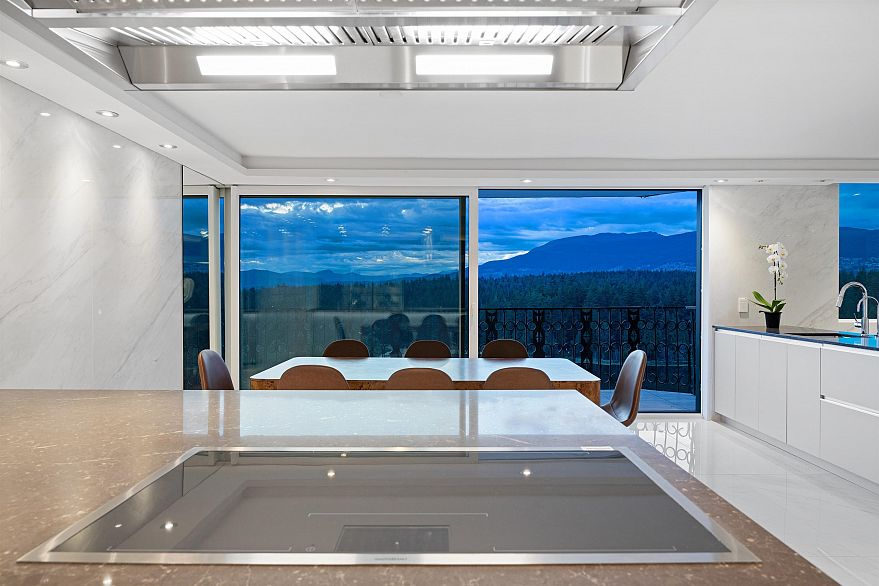 1501 845 Chilco Street