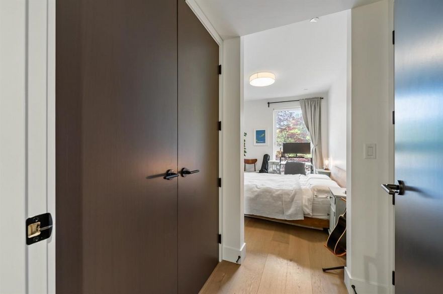 201 5089 Quebec Street