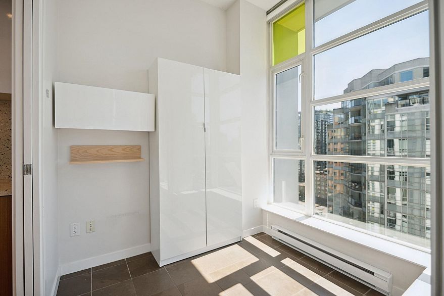 1206 1205 Howe Street