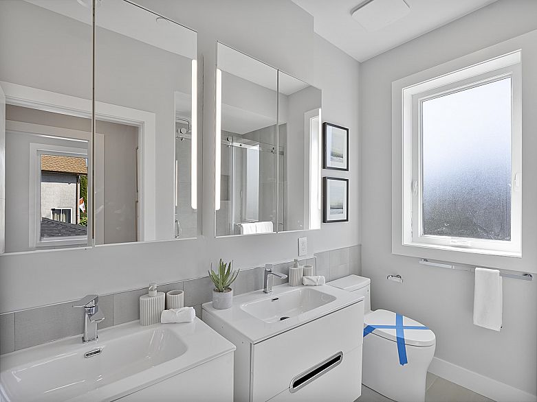 885 E King Edward Avenue