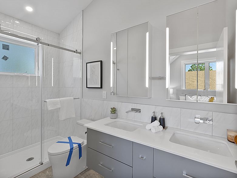 885 E King Edward Avenue