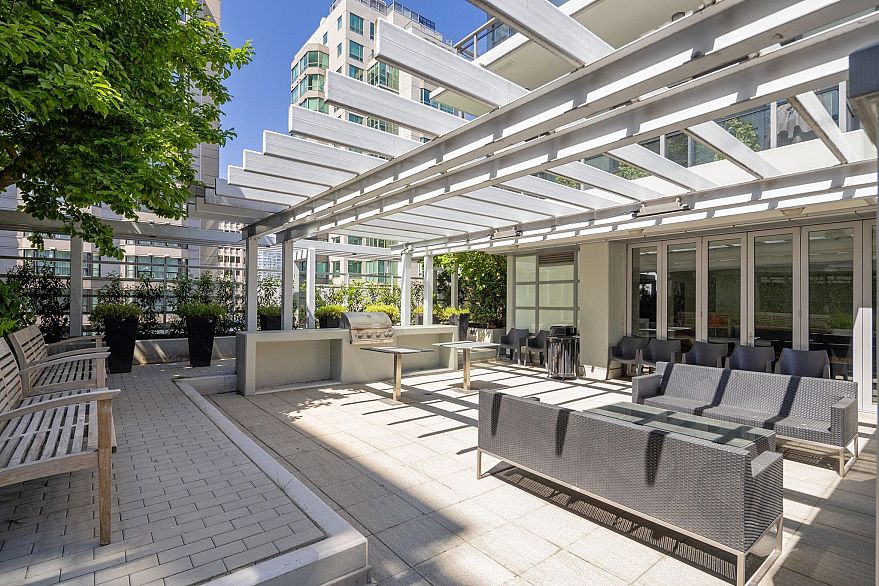 1206 1205 Howe Street