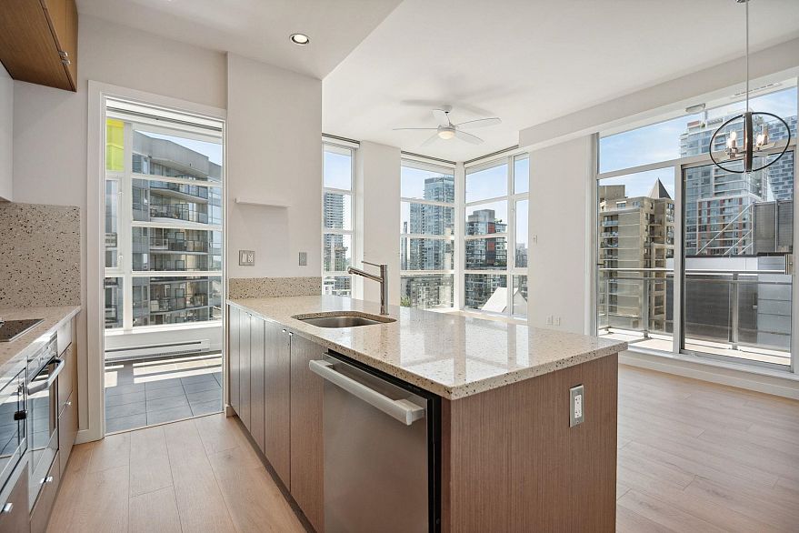 1206 1205 Howe Street