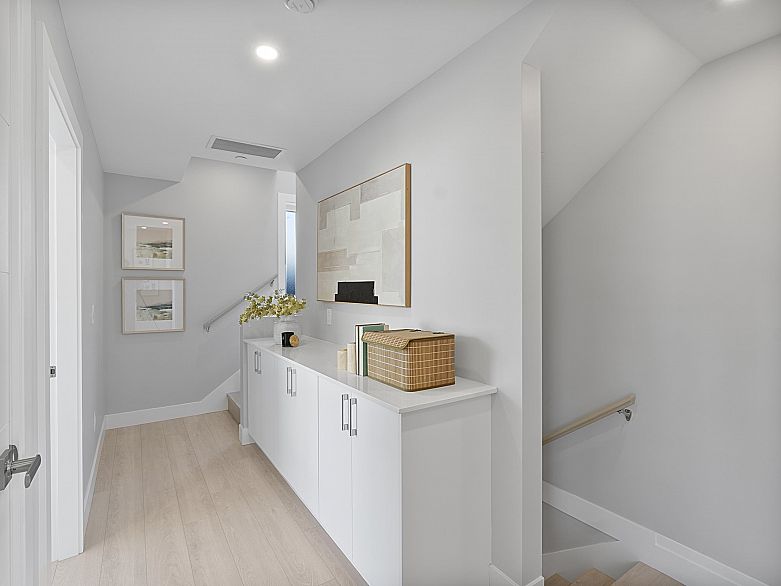 885 E King Edward Avenue