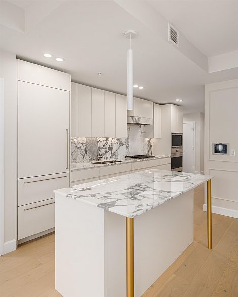 303 3668 W 10th Avenue