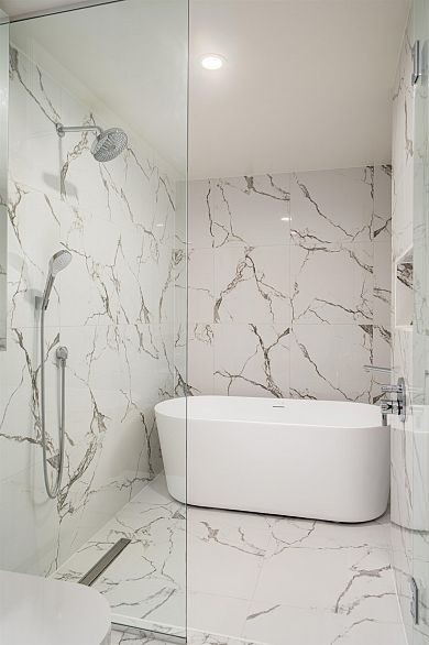 303 3668 W 10th Avenue