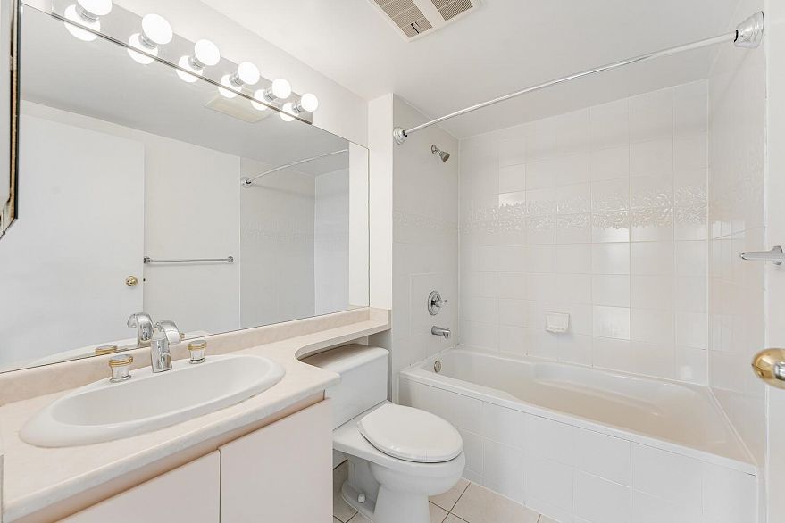 1105 2668 Ash Street