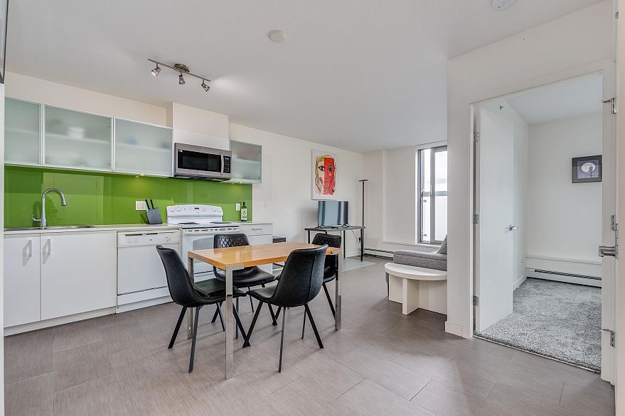 608 66 W Cordova Street