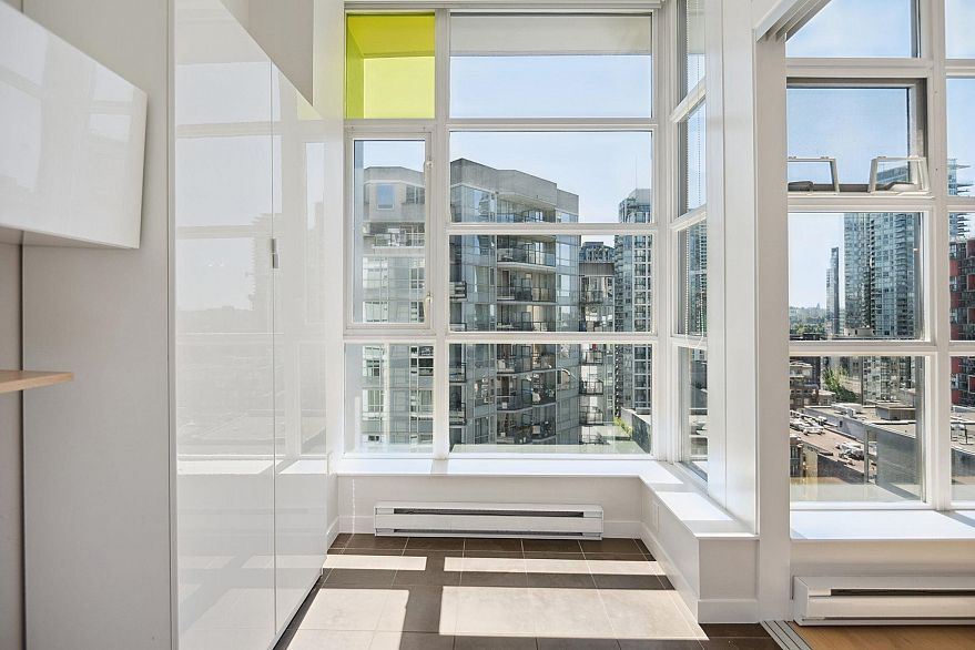 1206 1205 Howe Street