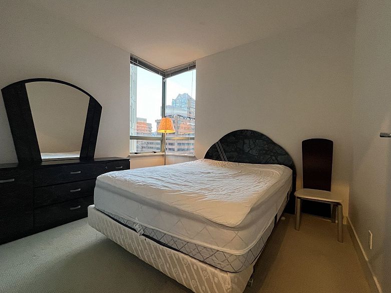 807 1238 Burrard Street