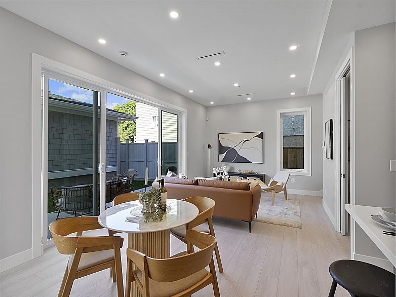 885 E King Edward Avenue