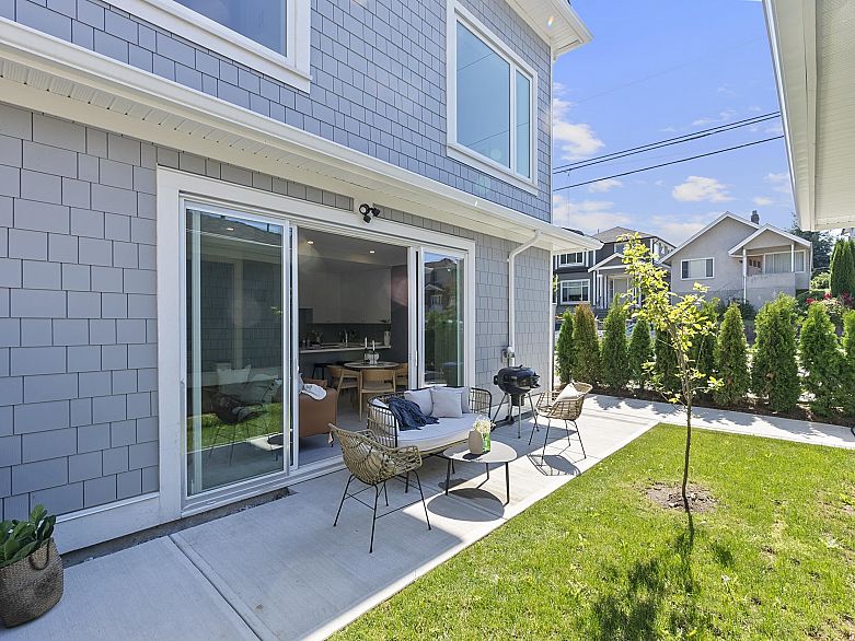 885 E King Edward Avenue