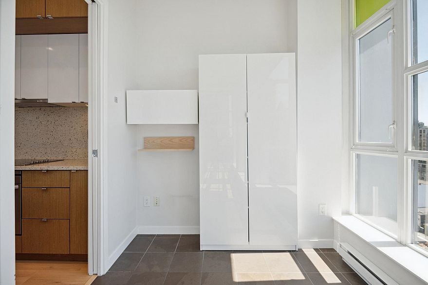 1206 1205 Howe Street