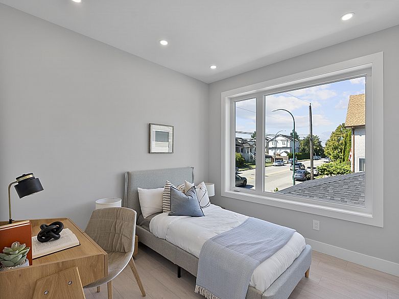 885 E King Edward Avenue