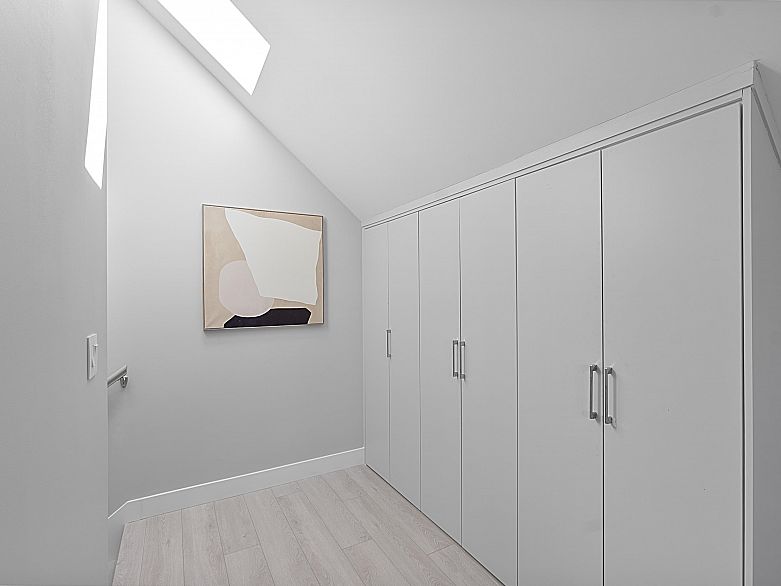 885 E King Edward Avenue