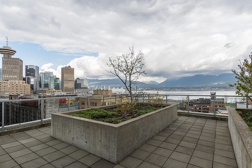 608 66 W Cordova Street