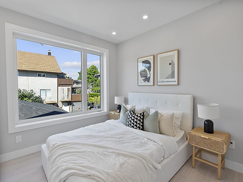 885 E King Edward Avenue