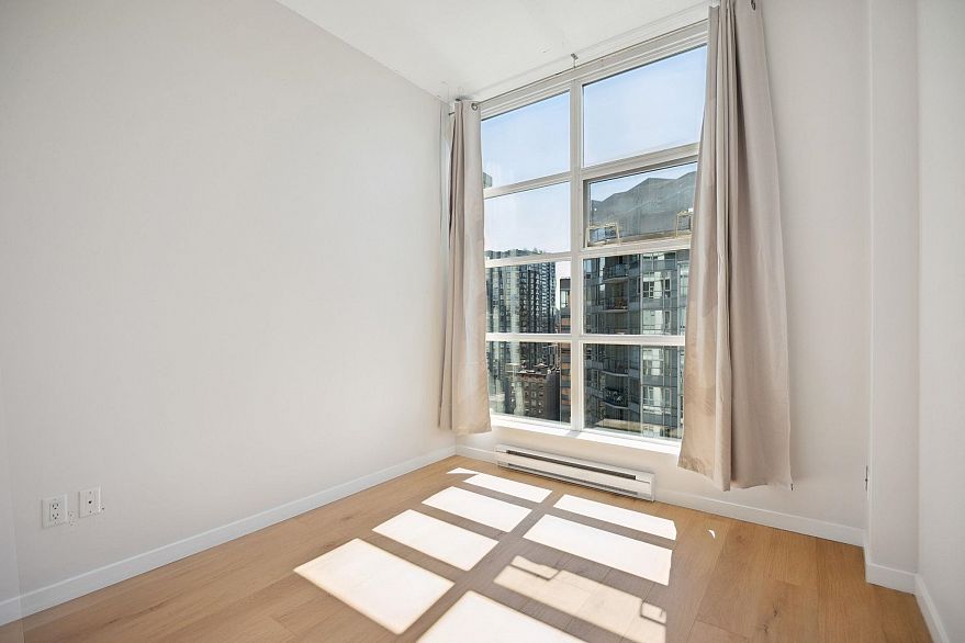 1206 1205 Howe Street