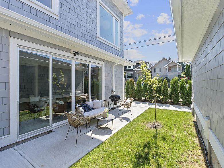 885 E King Edward Avenue