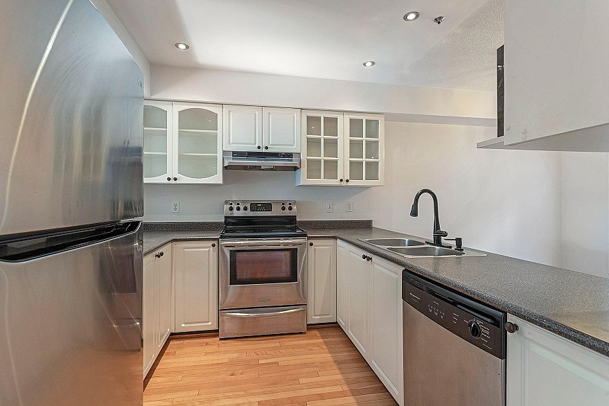 28 2723 E Kent Avenue North