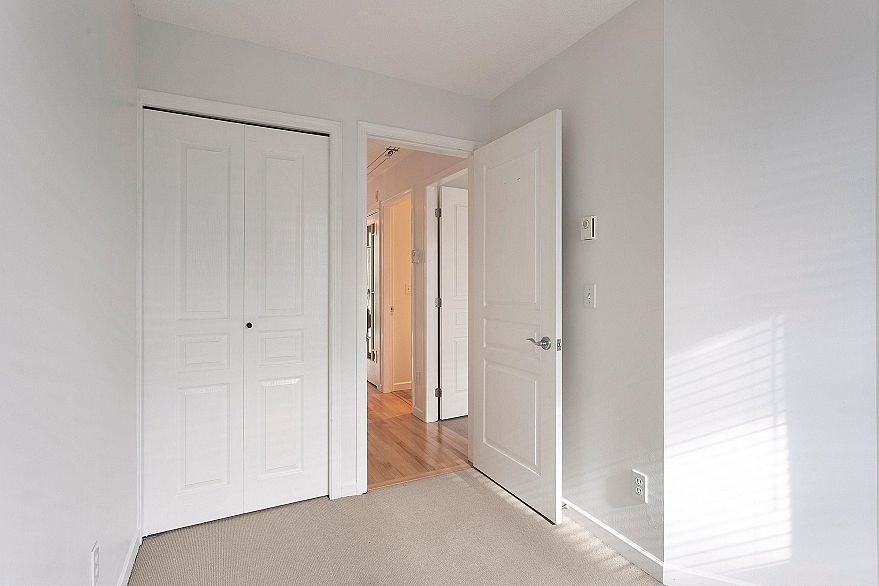 28 2723 E Kent Avenue North