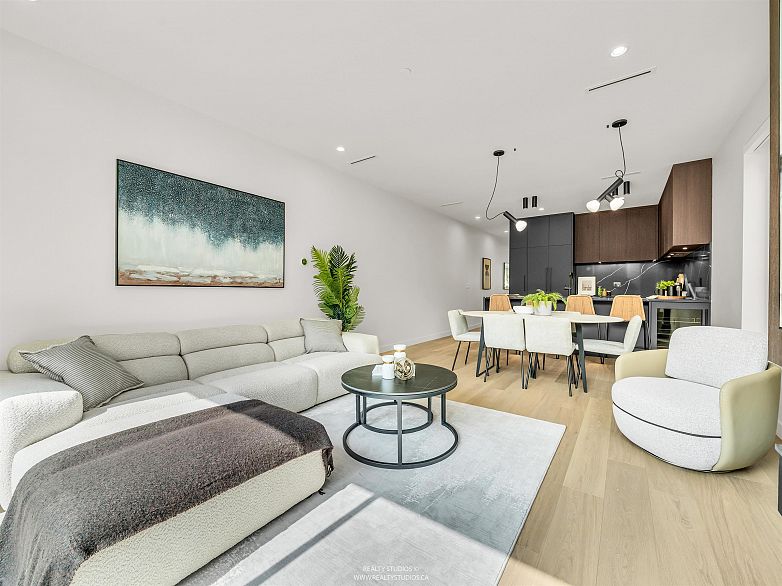 1 1120 E 23rd Avenue