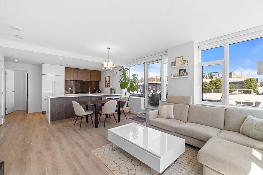 805 209 East 7th Avenue