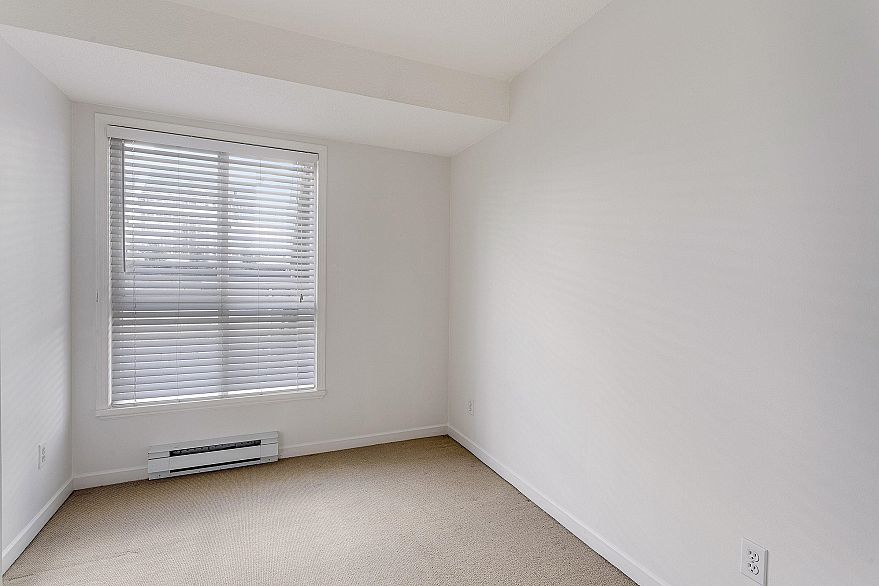 28 2723 E Kent Avenue North