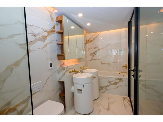 2204 1033 Nelson Street