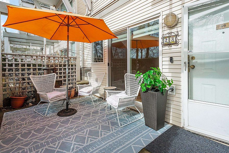 28 2723 E Kent Avenue North