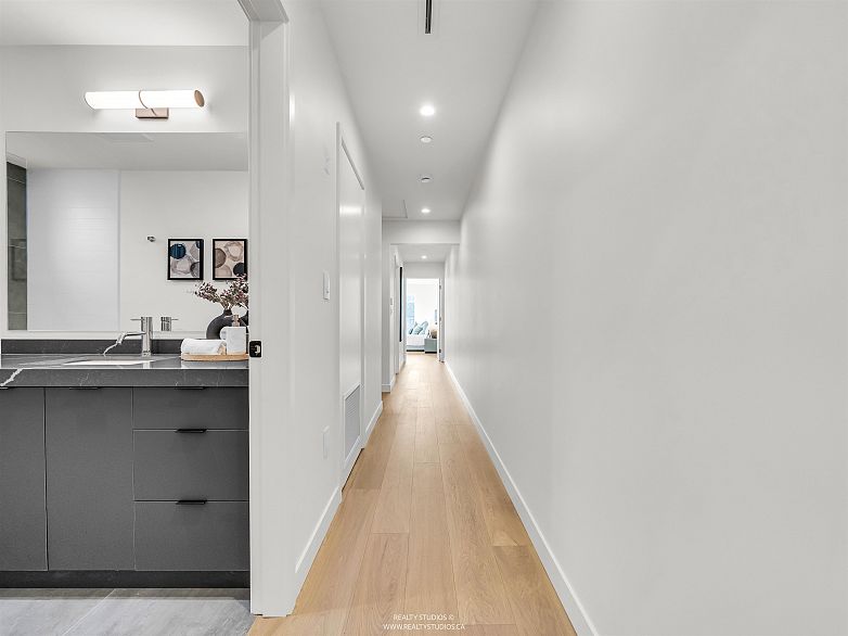 1 1120 E 23rd Avenue