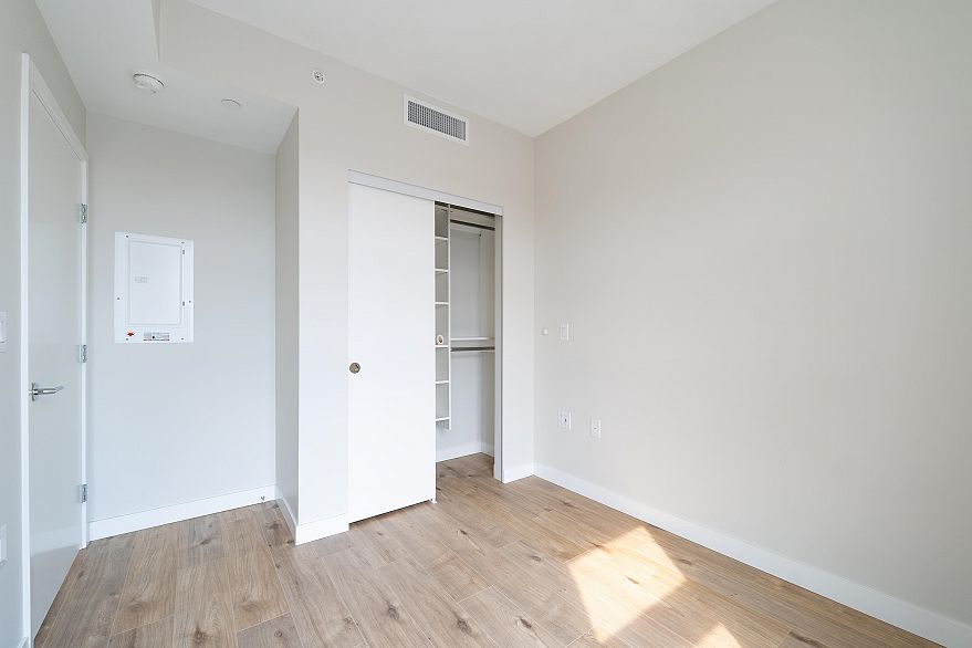 324 3430 E Kent Avenue